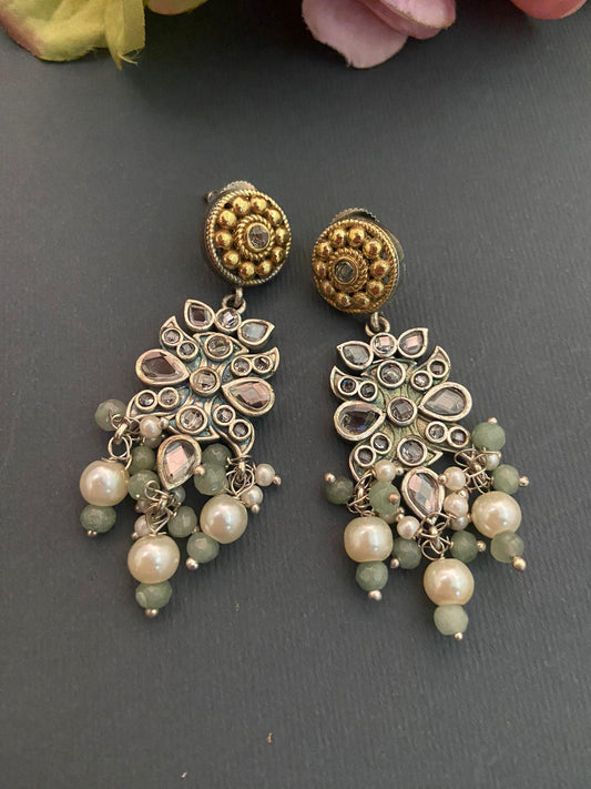 Pendientes con detalles de perlas y cristales Kundan