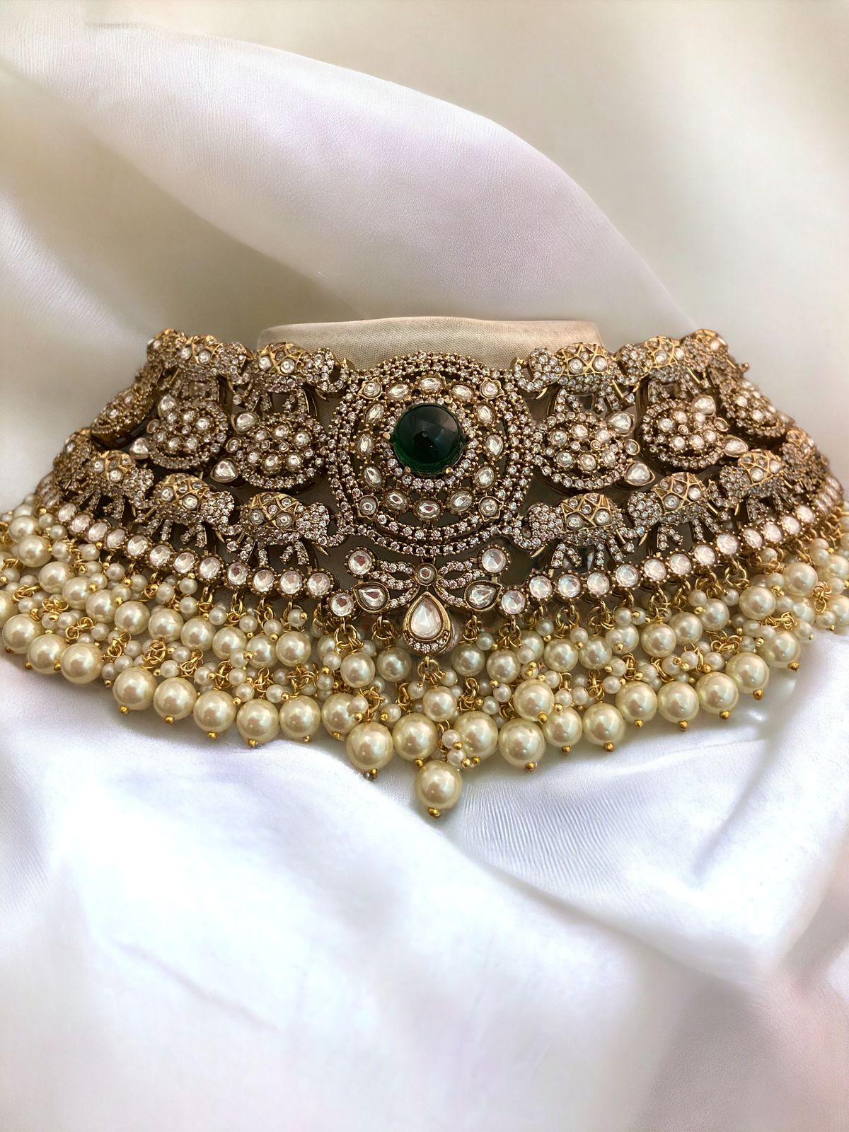 Gargantilla de cristal Kundan con motivo de elefante